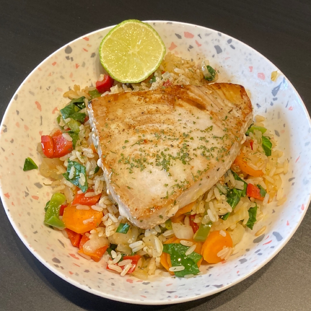 Arroz con verduras y Atún plancha Arroz con verduras y Atún plancha