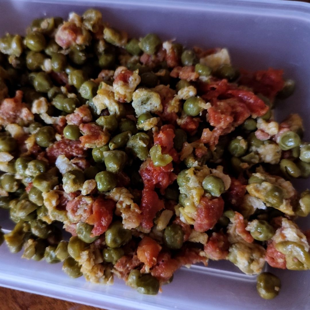 Guisantes picantes salteados con chorizo oreado y huevos revueltos. Paso 1 Guisantes picantes salteados con chorizo oreado y huevos revueltos. Paso 1