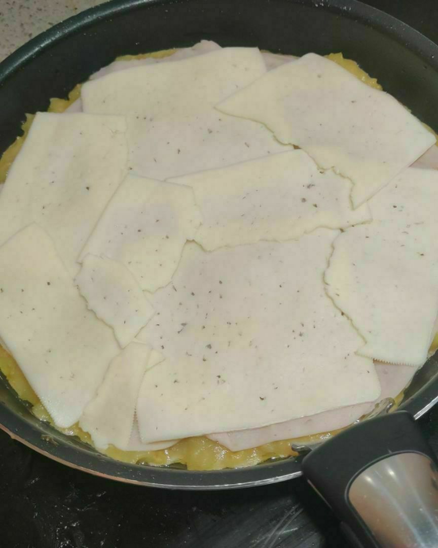 Tortilla de patatas con pavo y queso Tortilla de patatas con pavo y queso