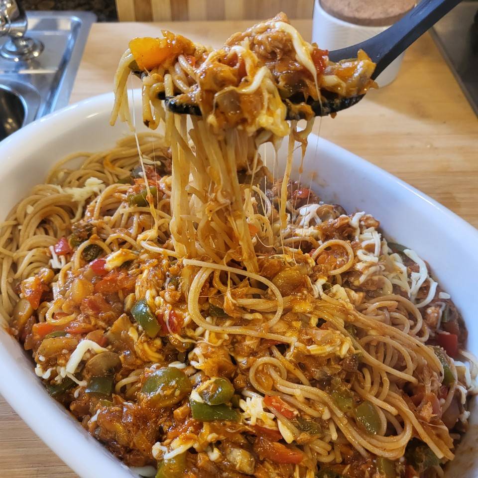 Espaguetis con salsa de atún Espaguetis con salsa de atún
