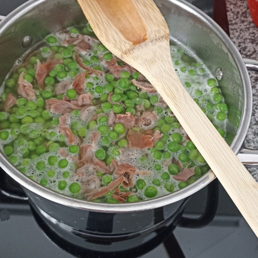 Guisantes con jamón y huevo Guisantes con jamón y huevo