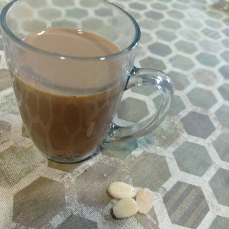 Café con chocolate puro y almendras Café con chocolate puro y almendras