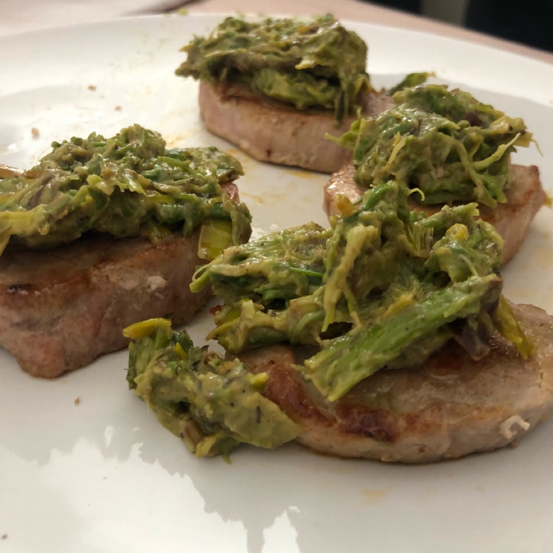 Solomillo de cerdo con salsa de esparragos Solomillo de cerdo con salsa de esparragos