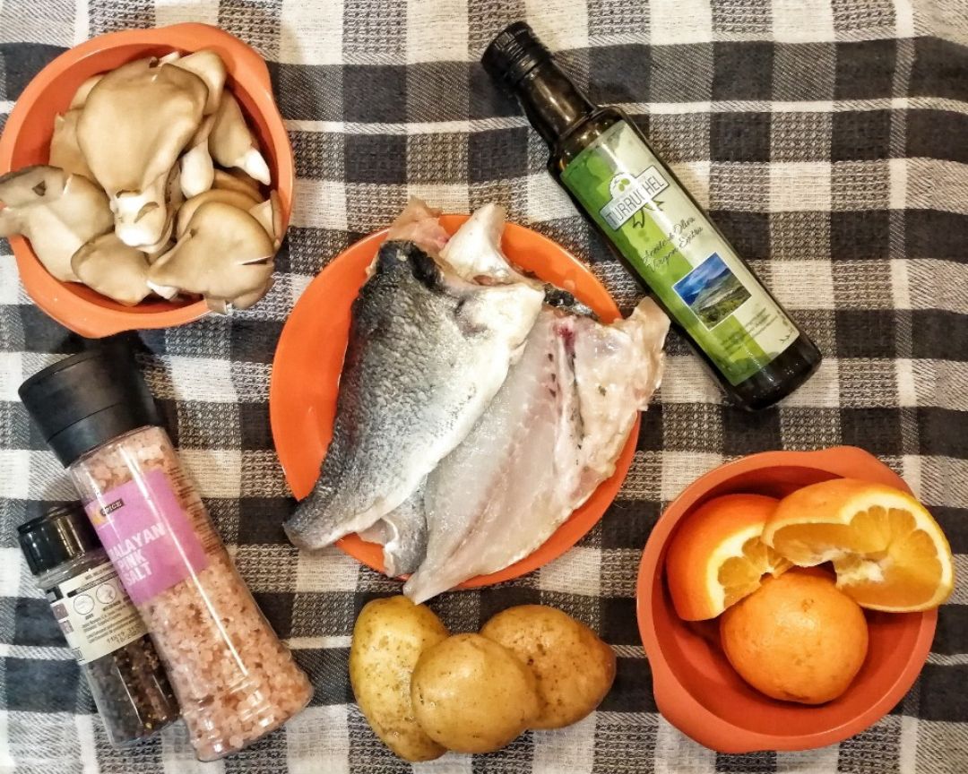 Dorada con patatas y setas a la naranja. Paso 1 Dorada con patatas y setas a la naranja. Paso 1