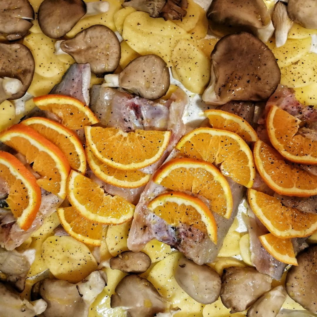 Dorada con patatas y setas a la naranja. Paso 3 Dorada con patatas y setas a la naranja. Paso 3