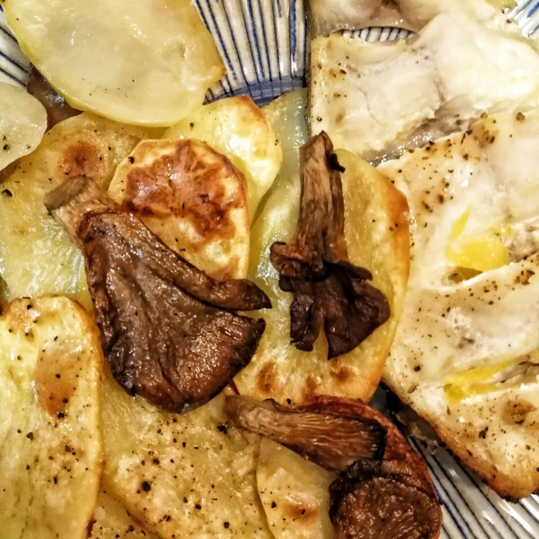 Dorada con patatas y setas a la naranja. Paso 5 Dorada con patatas y setas a la naranja. Paso 5