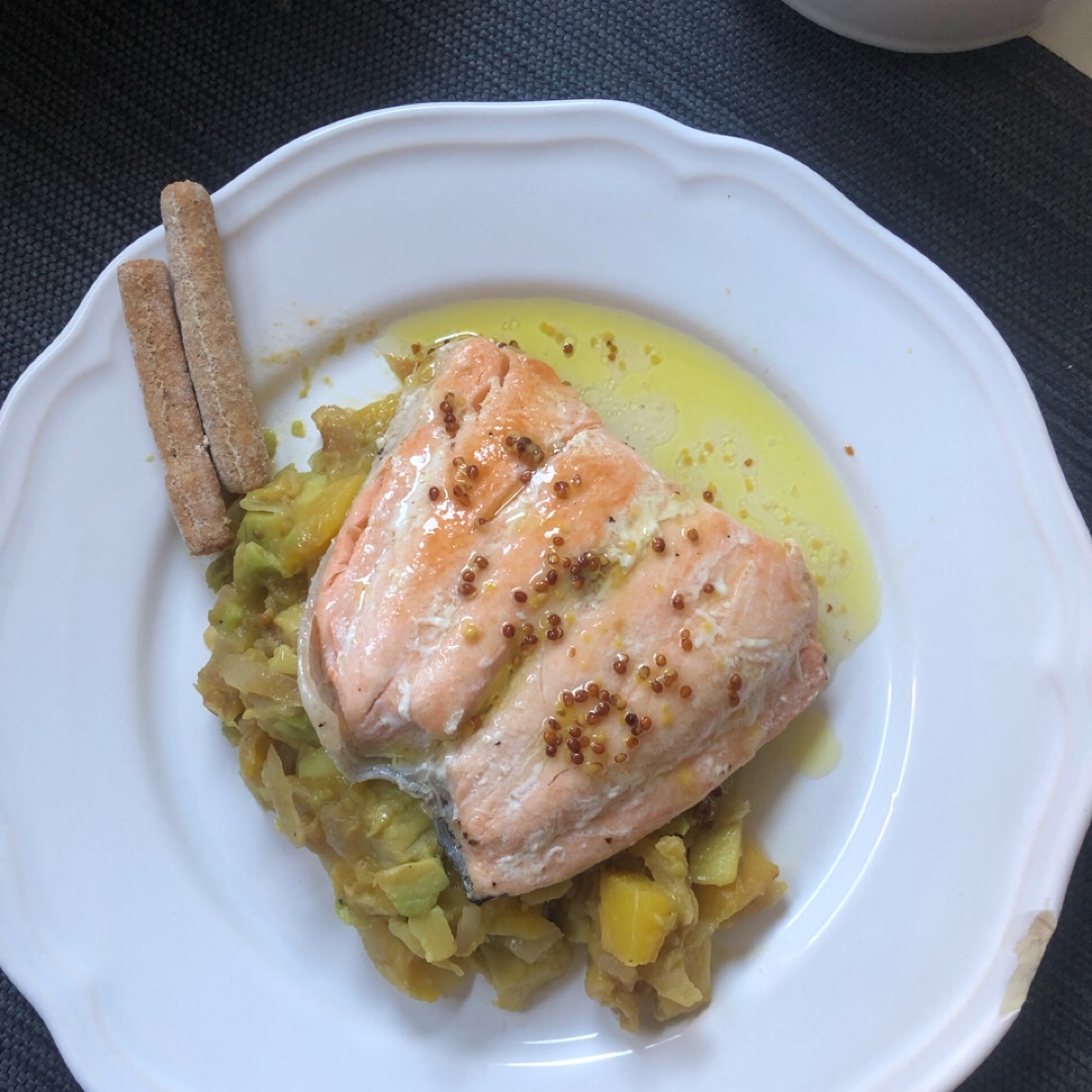 Salmón con mango y aguacate Salmón con mango y aguacate
