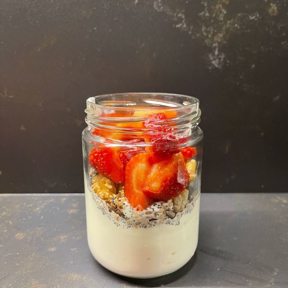 Yogur chia nueces fresas Yogur chia nueces fresas