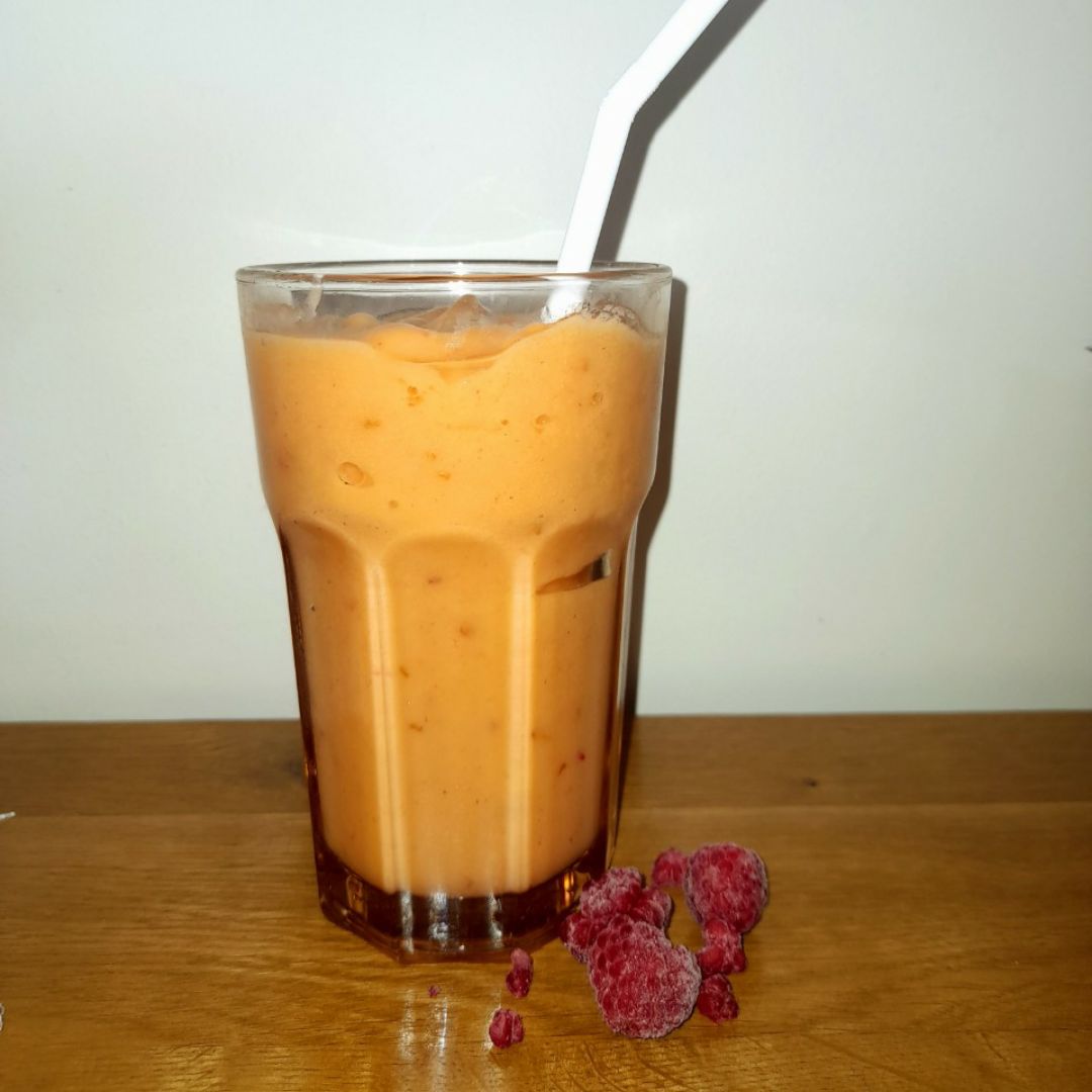 Banana 🍌,mango🥭,pineapple🍍 and raspberry smoothie 🌺 Banana 🍌,mango🥭,pineapple🍍 and raspberry smoothie 🌺