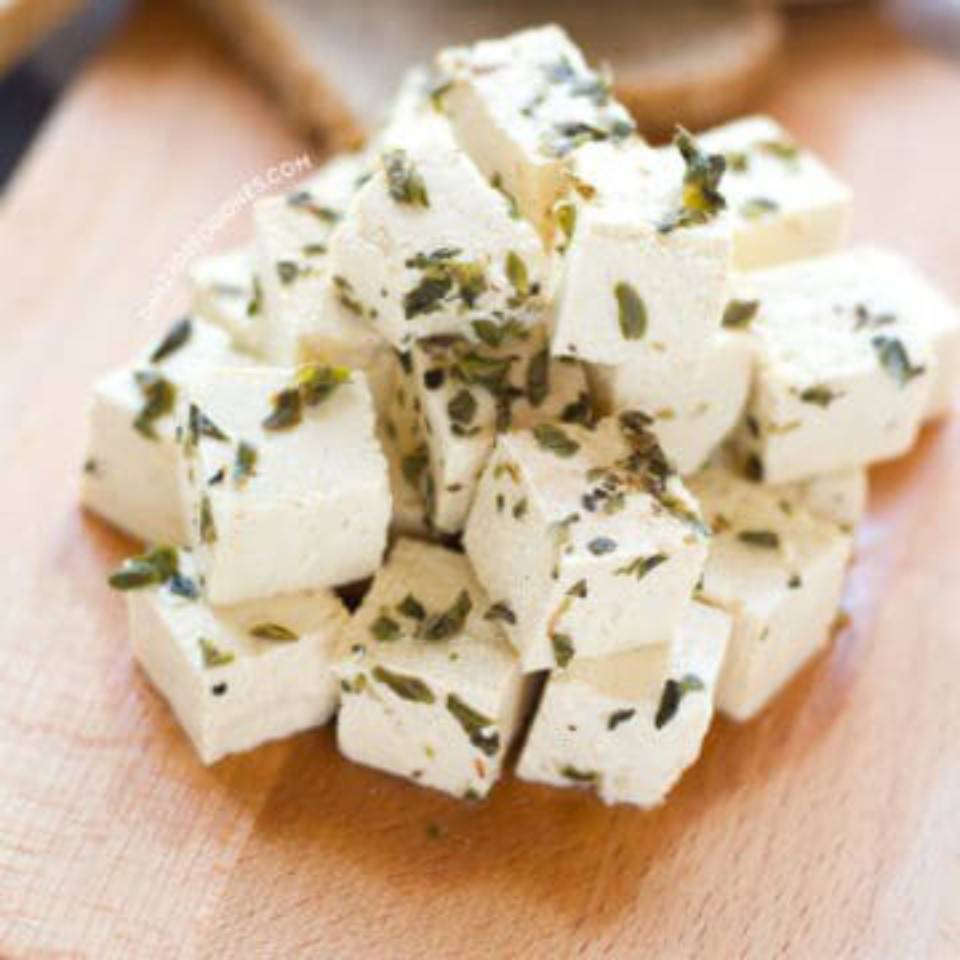 feta de tofu 🧀🌱🐄 feta de tofu 🧀🌱🐄