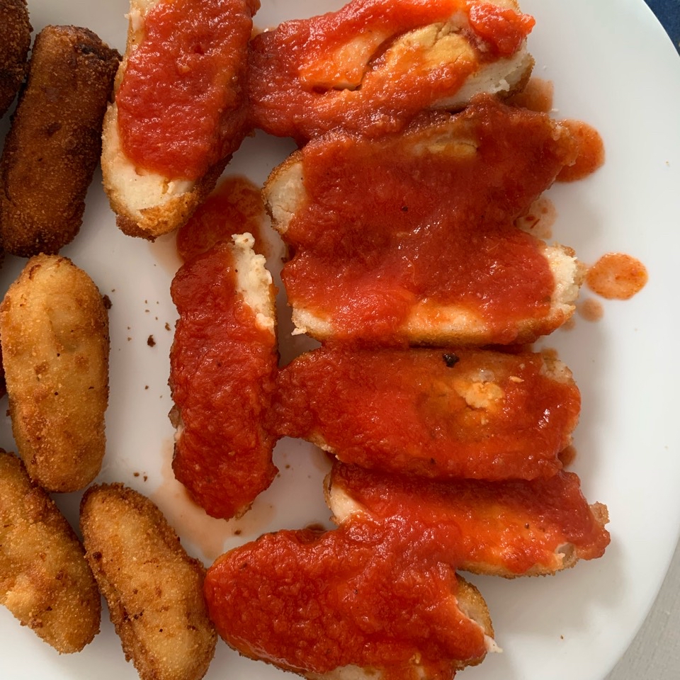 Croquetas de huevo grandes con tomate Croquetas de huevo grandes con tomate