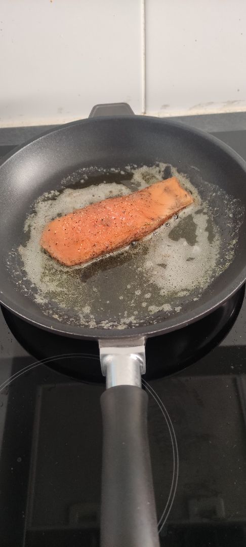 Salmon a la plancha con patatas y esparragos Paso 2