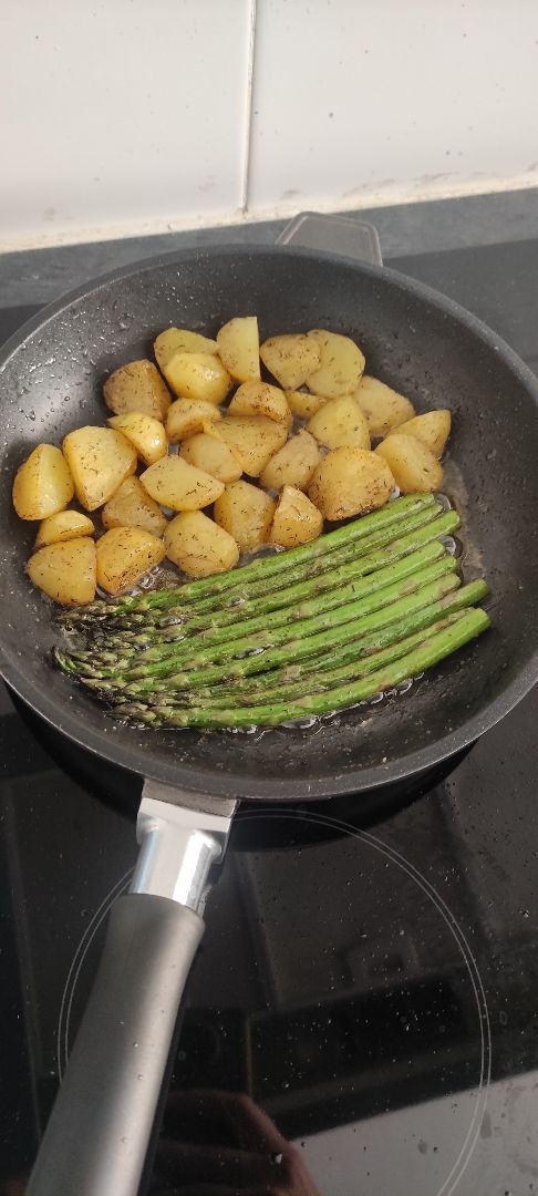 Salmon a la plancha con patatas y esparragos Paso 3