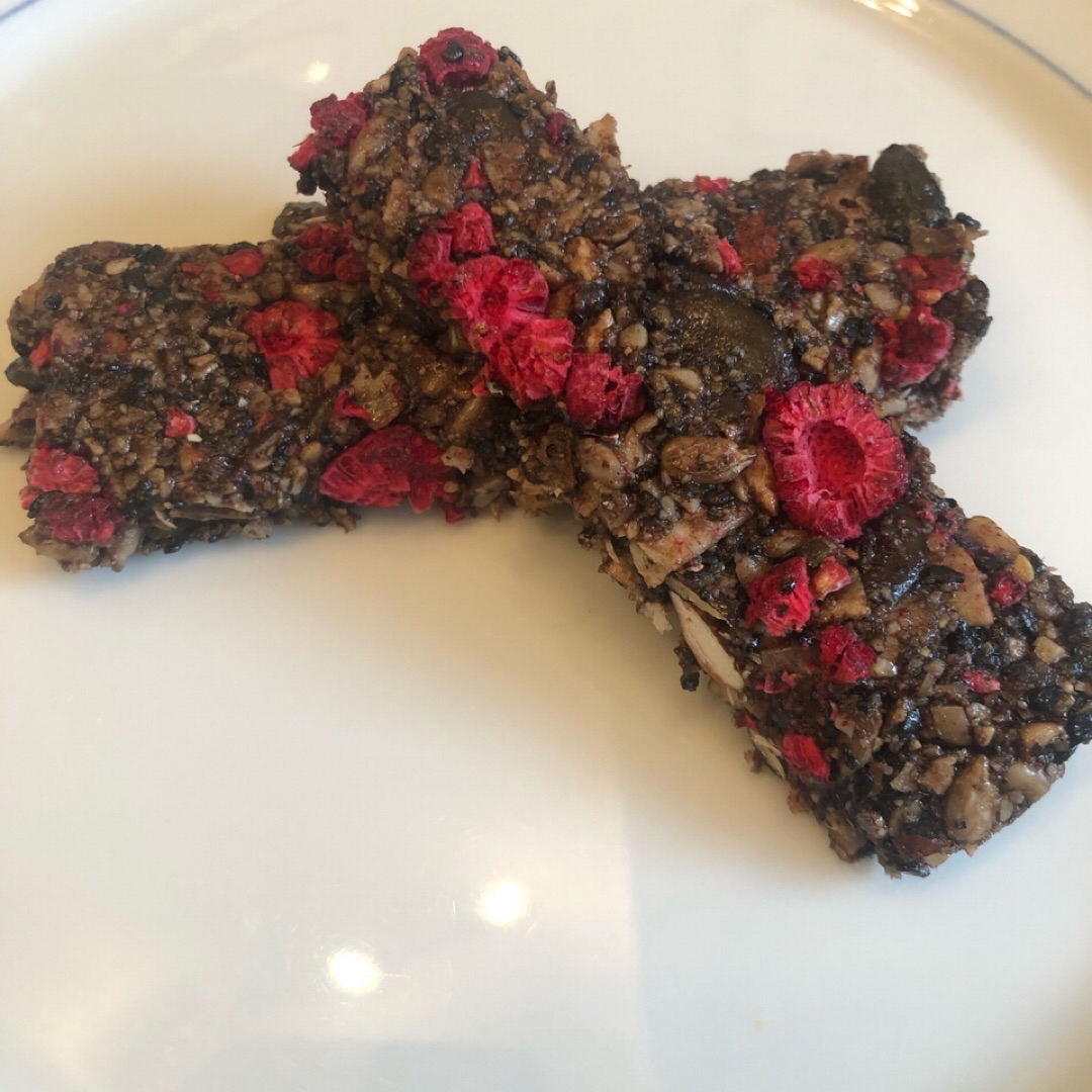 Barritas de semillas con coco, cacao y frambuesas. Barritas de semillas con coco, cacao y frambuesas.