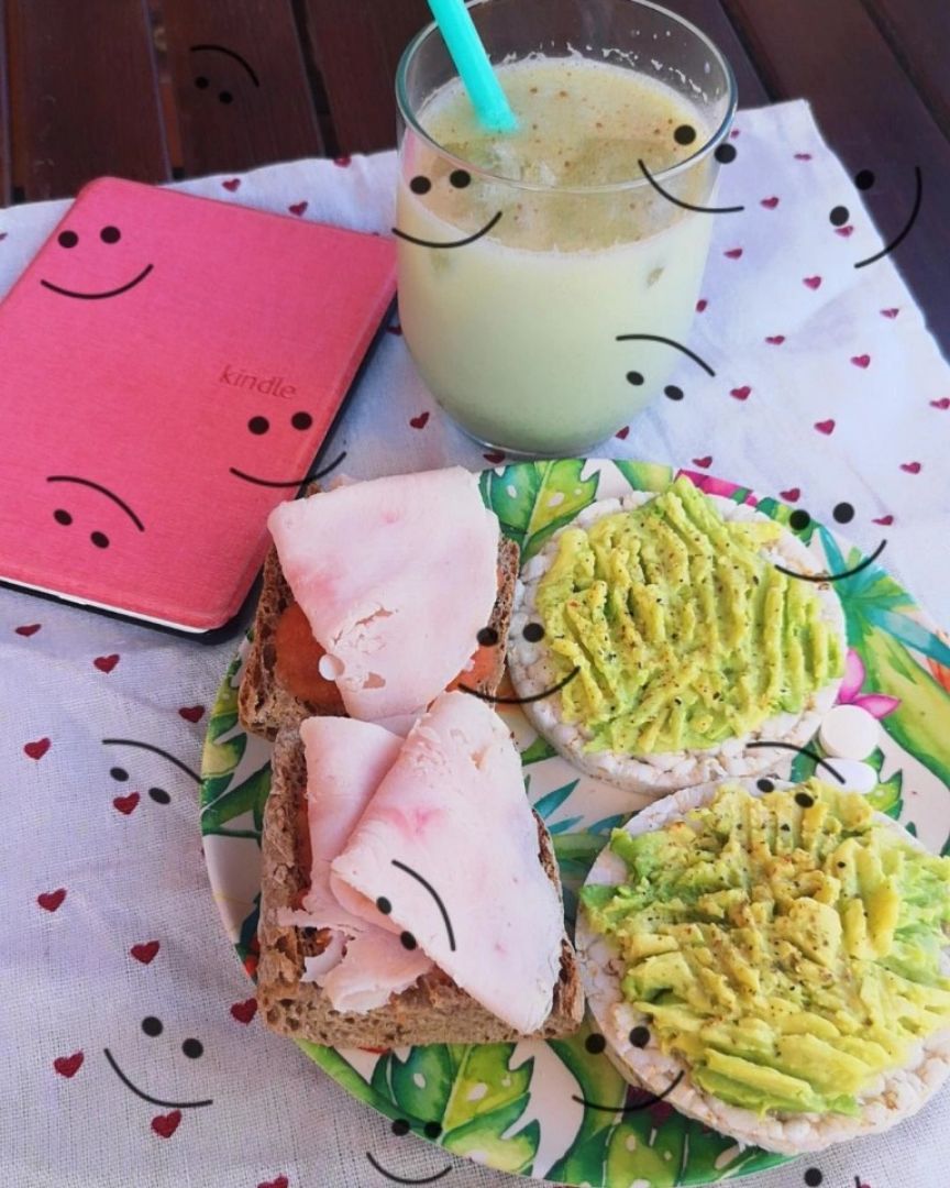 TÉ MATCHA CON PAN REALFOODING Y TORTITAS DE ARROZ🍵