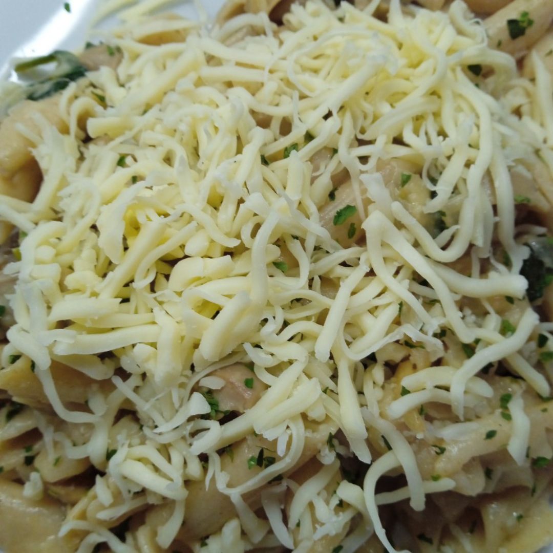 Macarrones con champiñones y espinacas