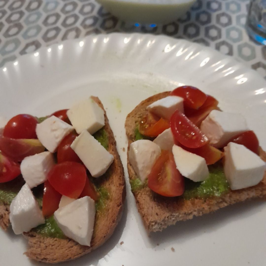 Tostás caprese Tostás caprese