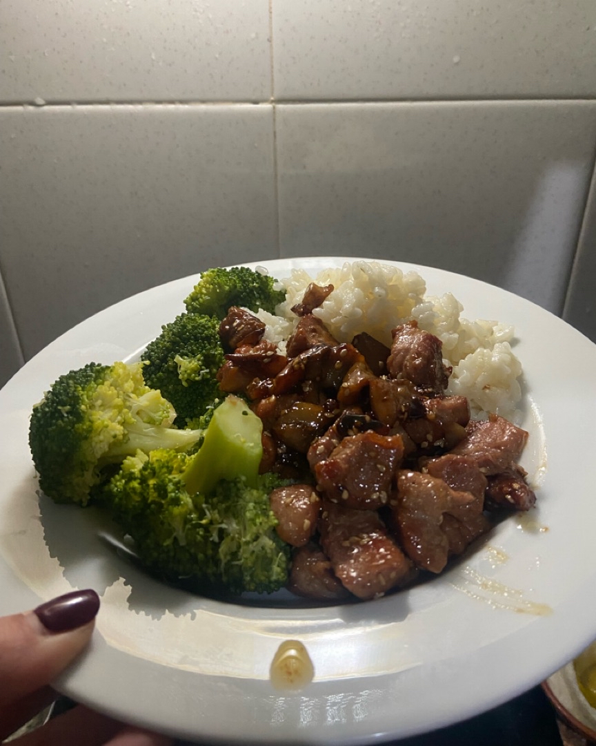 “Bowl” de brócoli, pavo con setas a mi estilo y arroz cocido. 