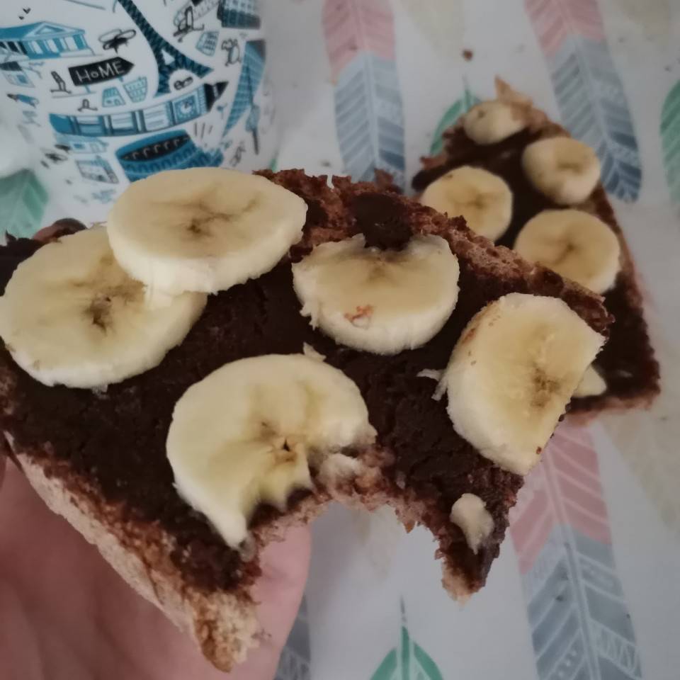 Tostada crema cacao y avellanas con plátano Tostada crema cacao y avellanas con plátano