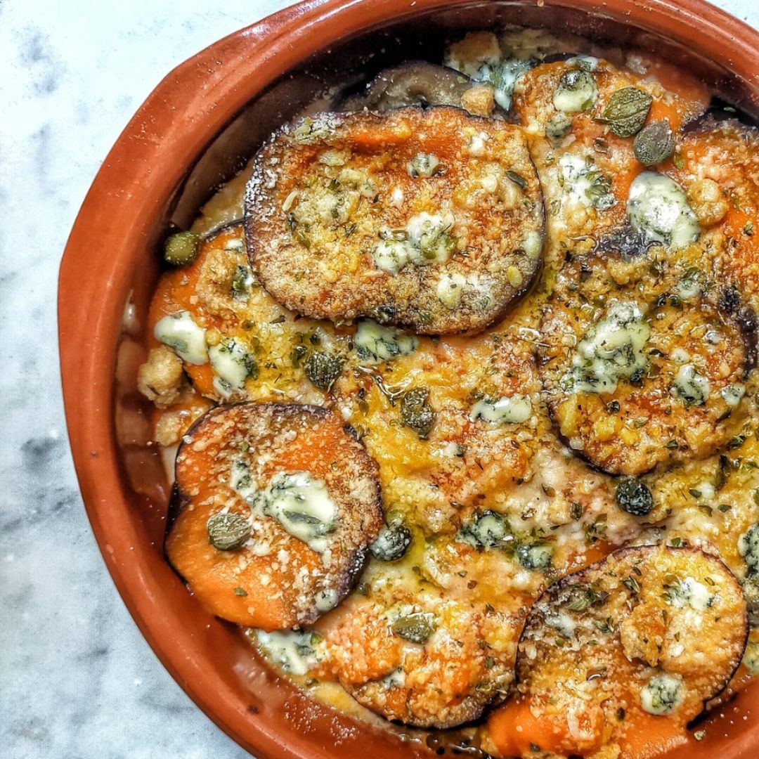 Berenjenas asadas con queso azul y alcaparras 🍆 Paso 3 Berenjenas asadas con queso azul y alcaparras 🍆 Paso 3