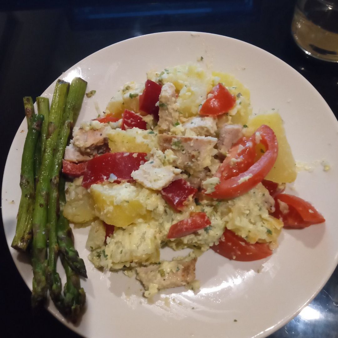 Lomo con Ensalada de patata y espárragos 