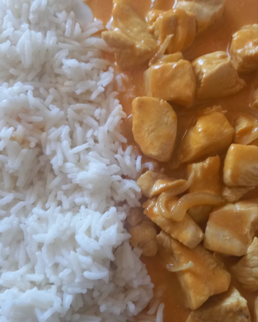 Pollo al curry con arroz basmati Pollo al curry con arroz basmati