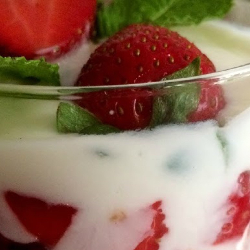 fresas y yorgur fresas y yorgur