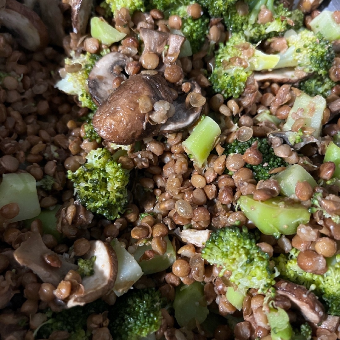 Lentejas con brócoli y champiñones 