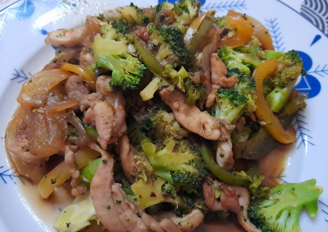 Salteado de verduras y pollo Salteado de verduras y pollo