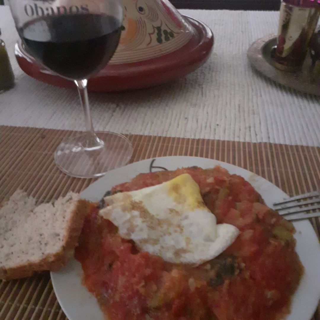 Pisto de la abuela con huevo frito Pisto de la abuela con huevo frito