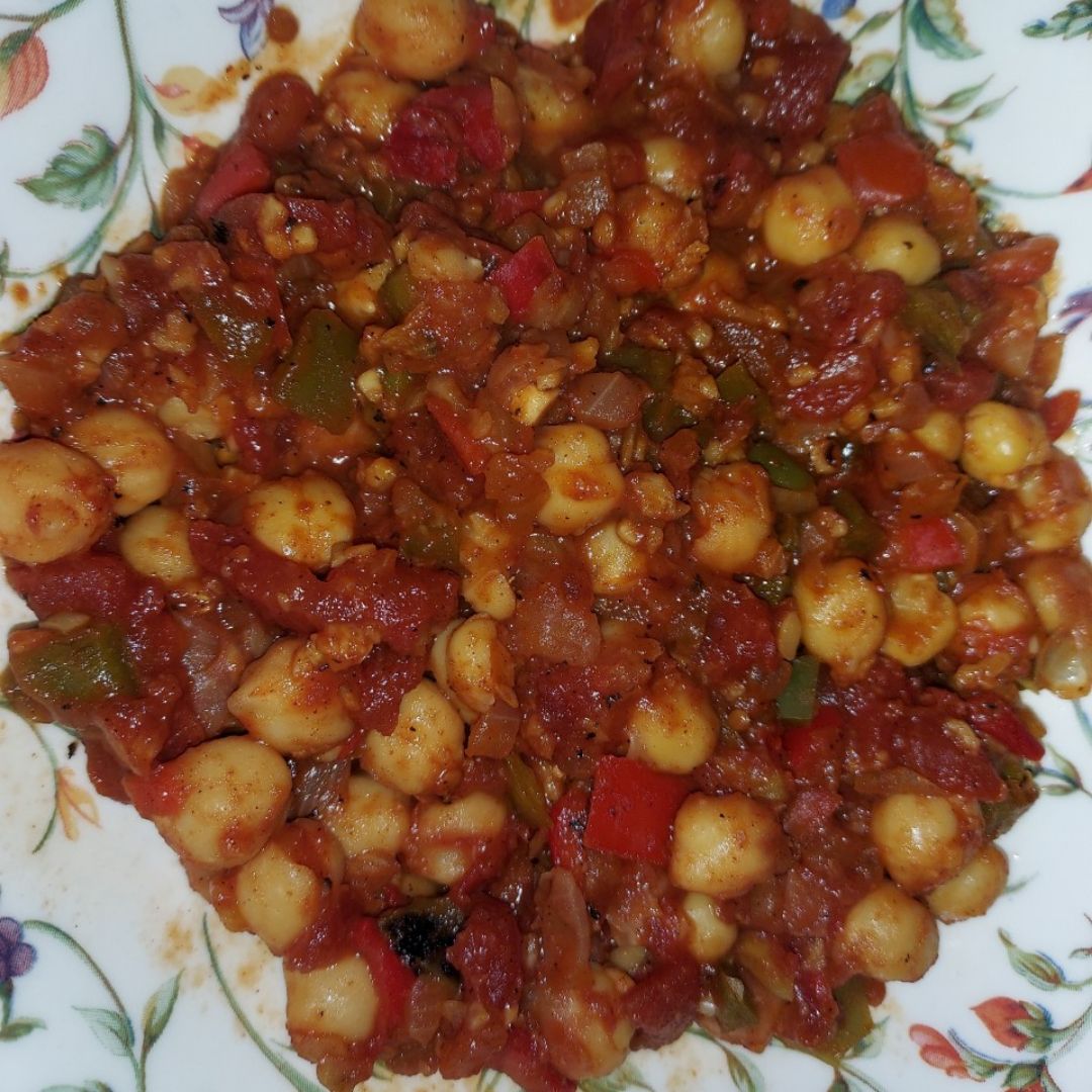 Garbanzos con tomate y verduras Garbanzos con tomate y verduras