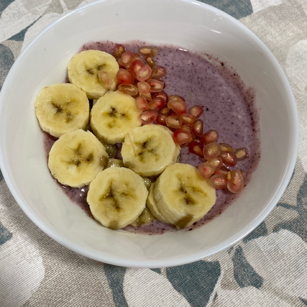 Bowl de açaí con granada 🫐 Bowl de açaí con granada 🫐