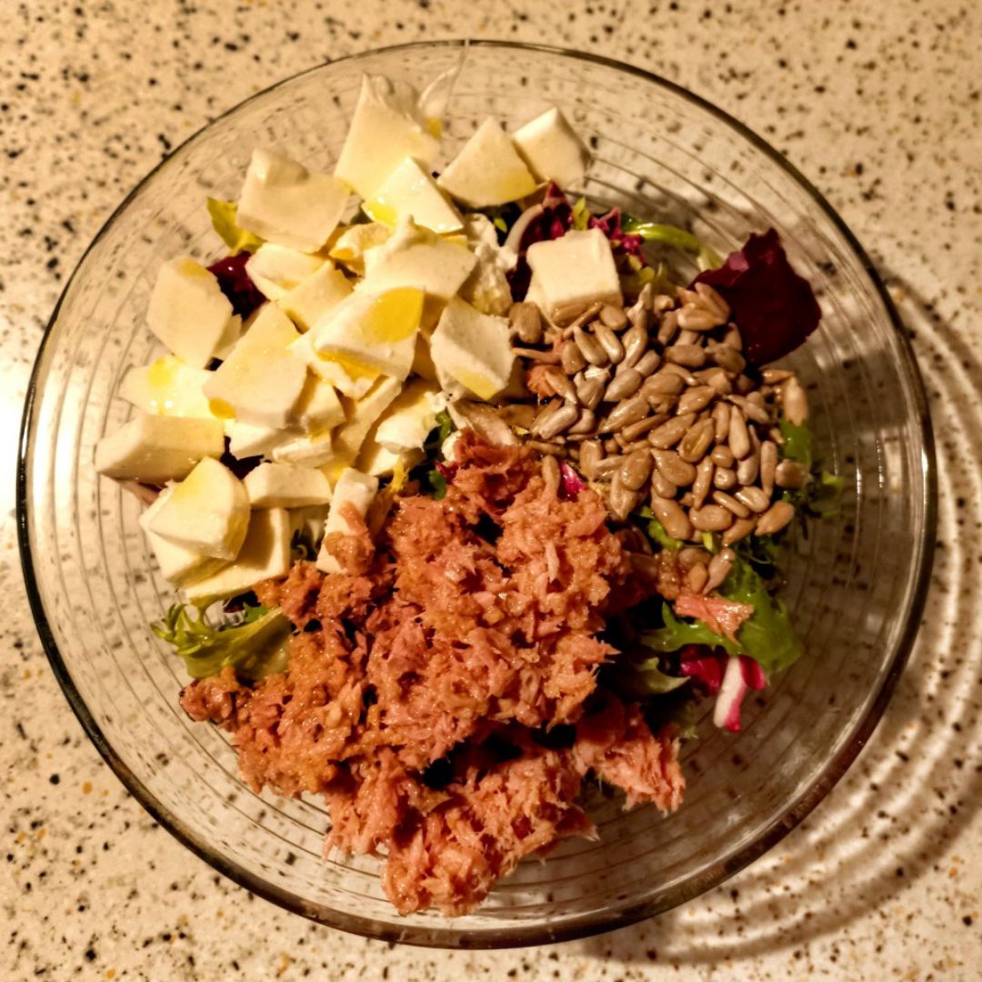 Ensalada de atún y mozarela Ensalada de atún y mozarela