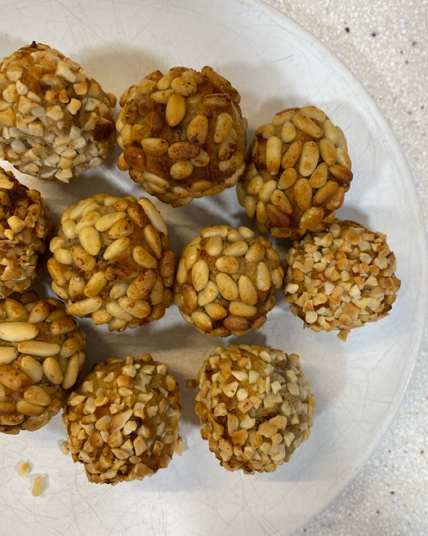 Panellets veganos y sin azúcar Panellets veganos y sin azúcar