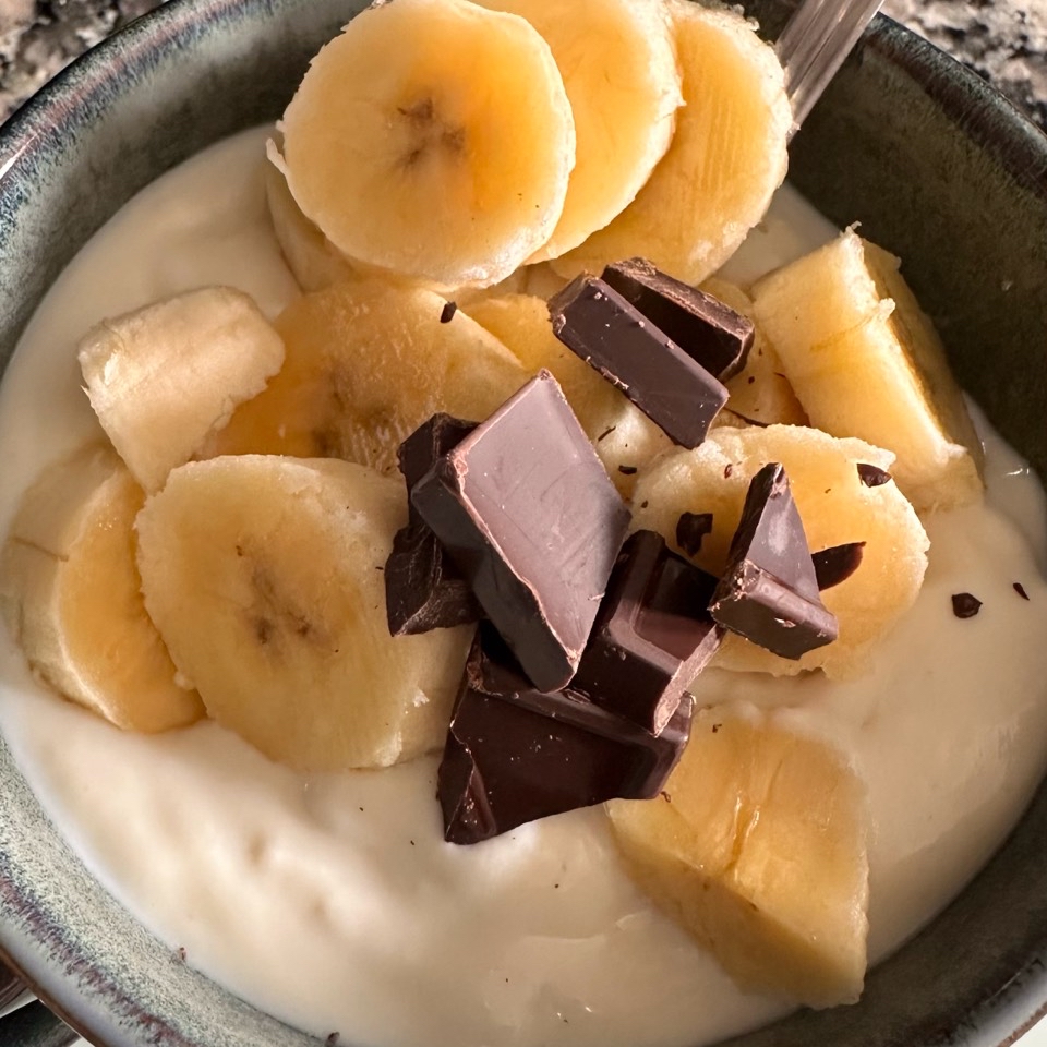 Yogur con chocolate y plátano Yogur con chocolate y plátano