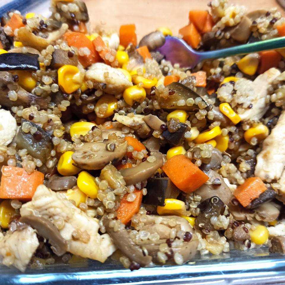 Quinoa con pollo y verduras Quinoa con pollo y verduras