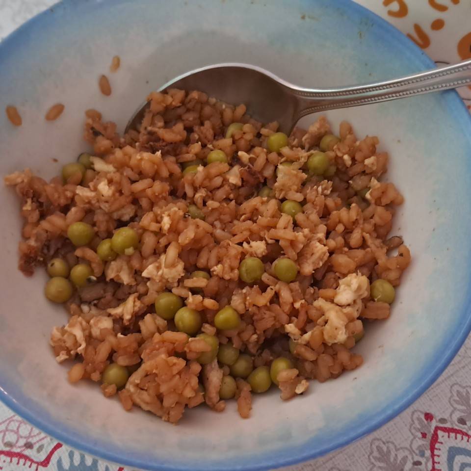 Arroz frito con salsa de soja