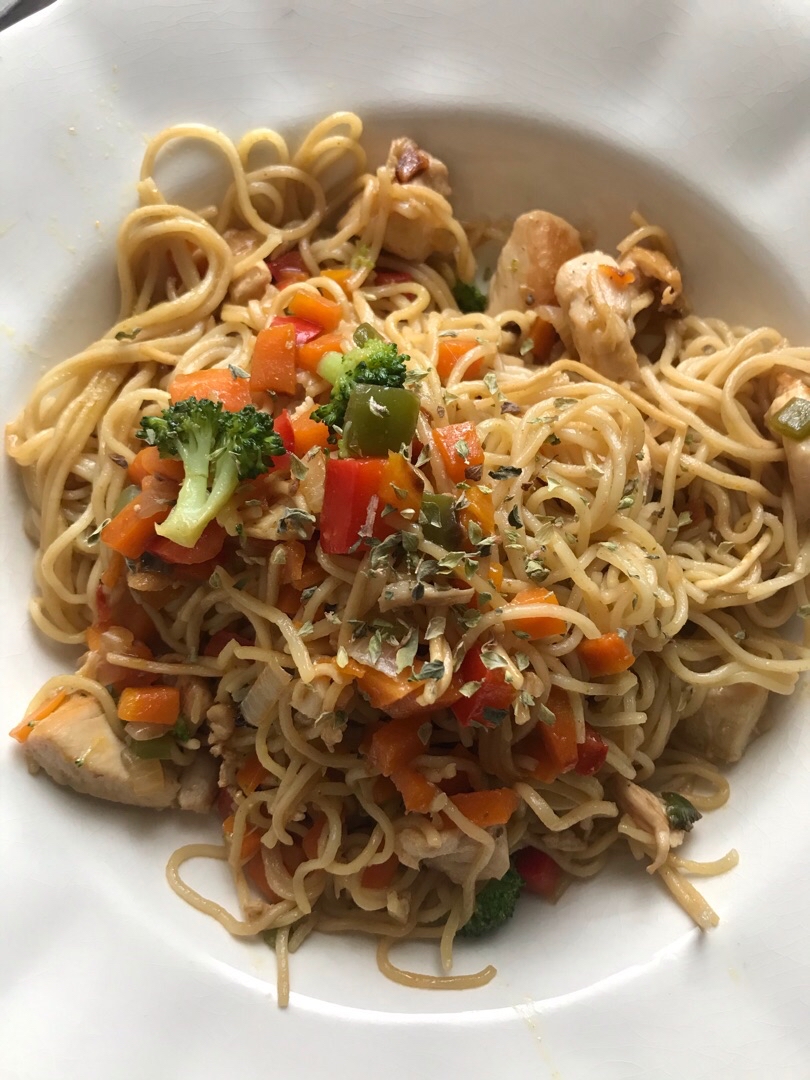 Noodles de pollo y verduritas Noodles de pollo y verduritas