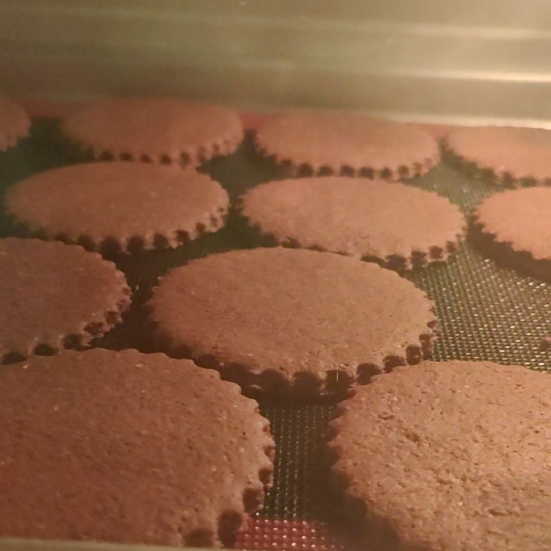 Galletas integrales con topping de chocolate negro, pistacho o frambuesas Paso 1 Galletas integrales con topping de chocolate negro, pistacho o frambuesas Paso 1