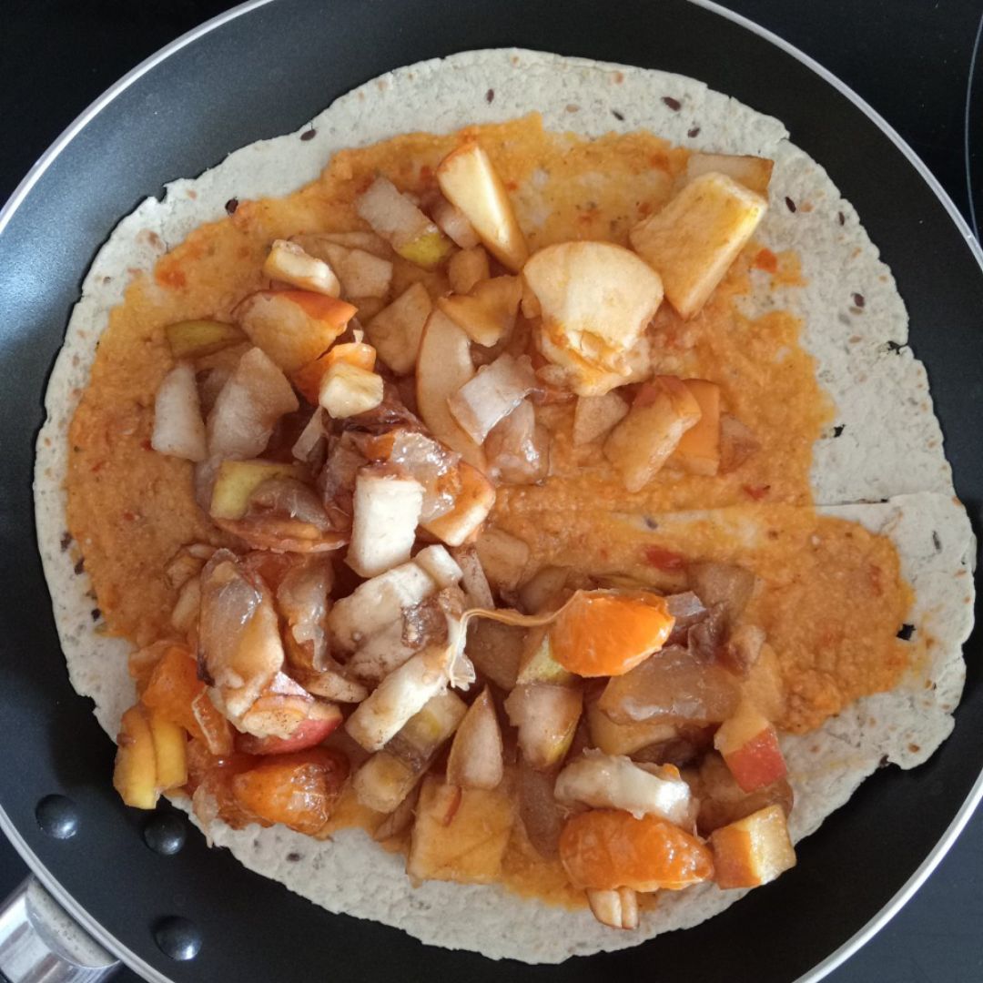 Wrap 🌯 de hummus y ensalada Paso 2 Wrap 🌯 de hummus y ensalada Paso 2