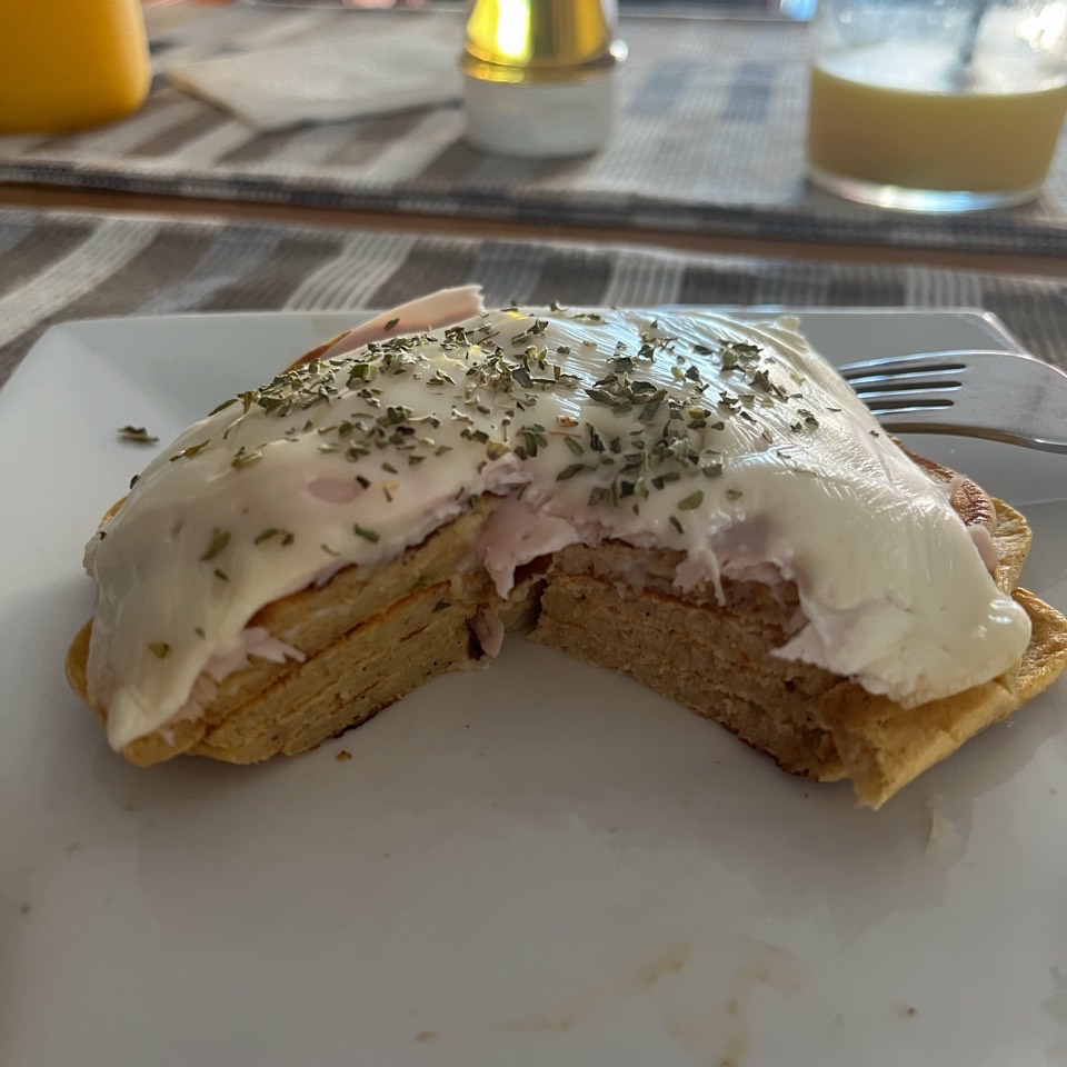 Pancakes saludables con jamón y queso