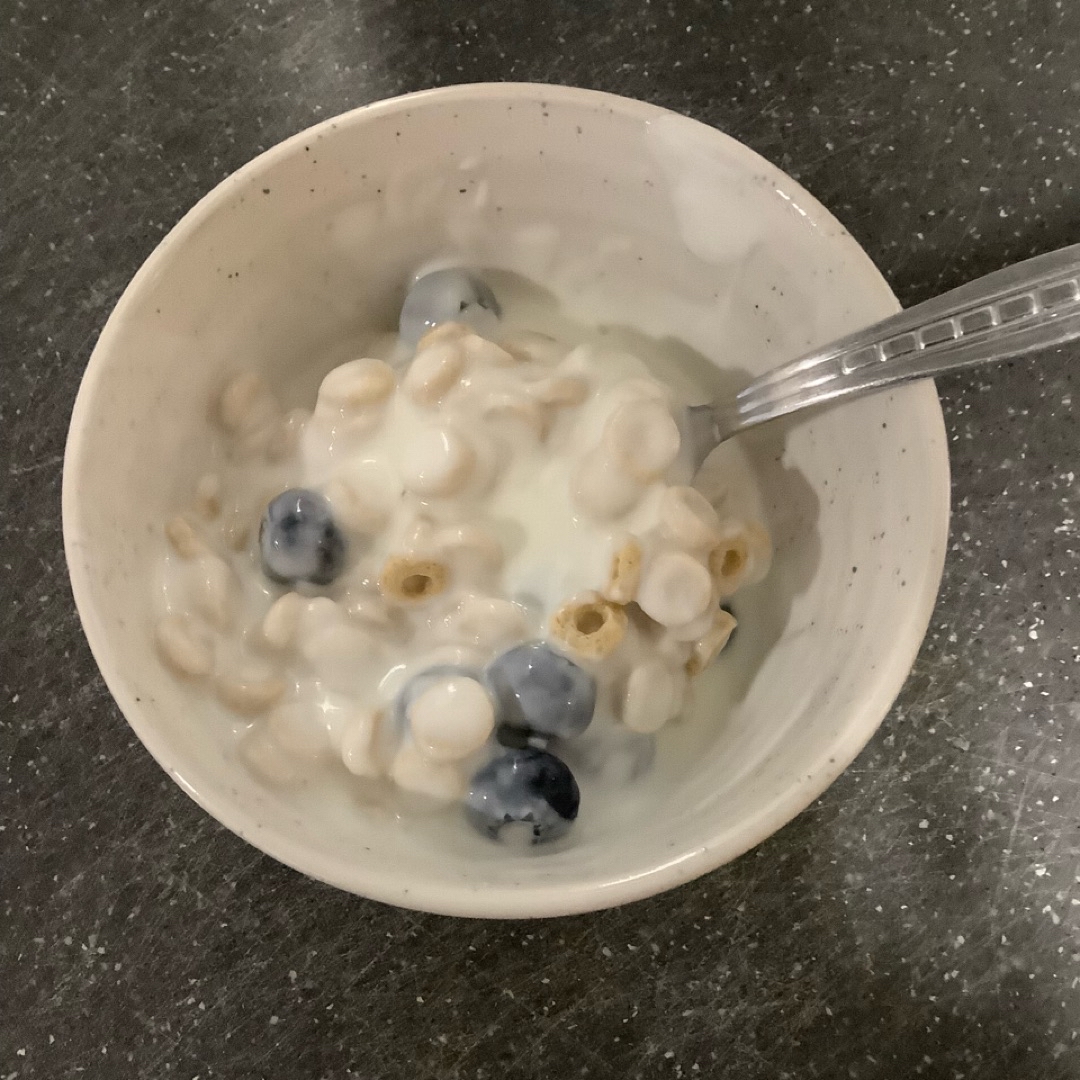 Avena crunchy con yogur y arandanos