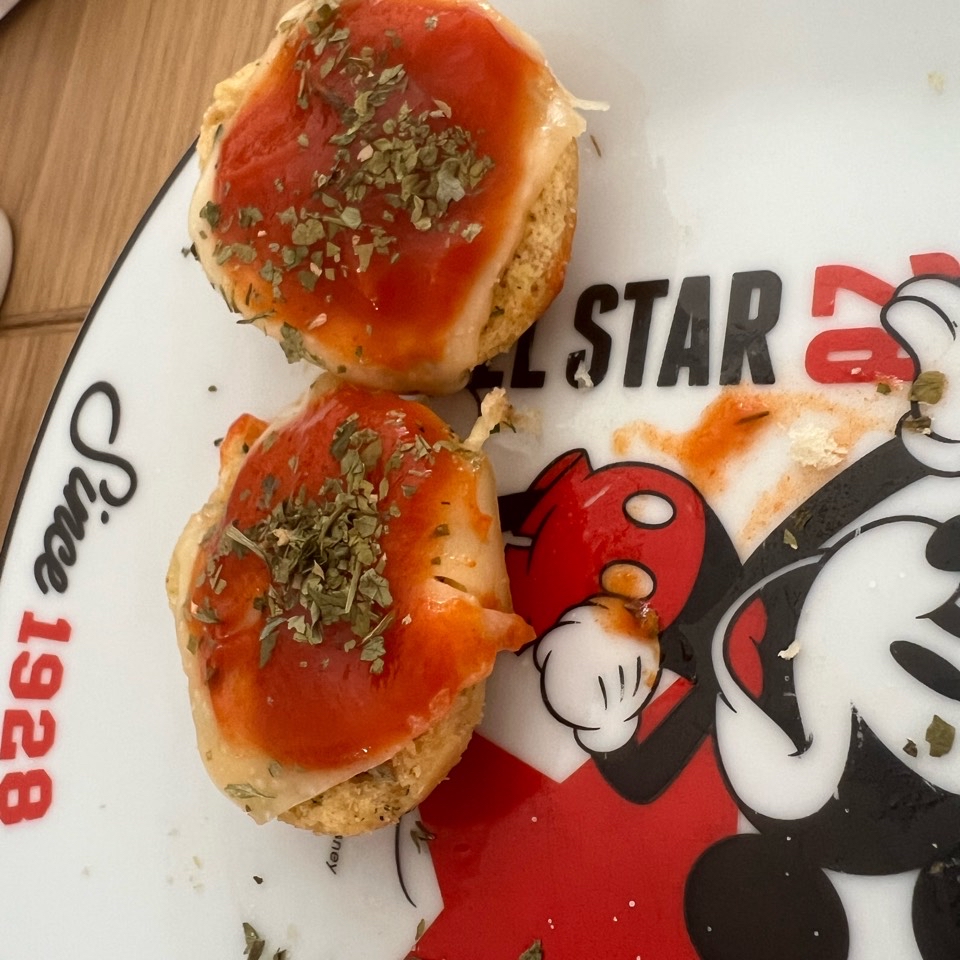 MINI PIZZAS 🍕 con tomate, queso y perejil MINI PIZZAS 🍕 con tomate, queso y perejil