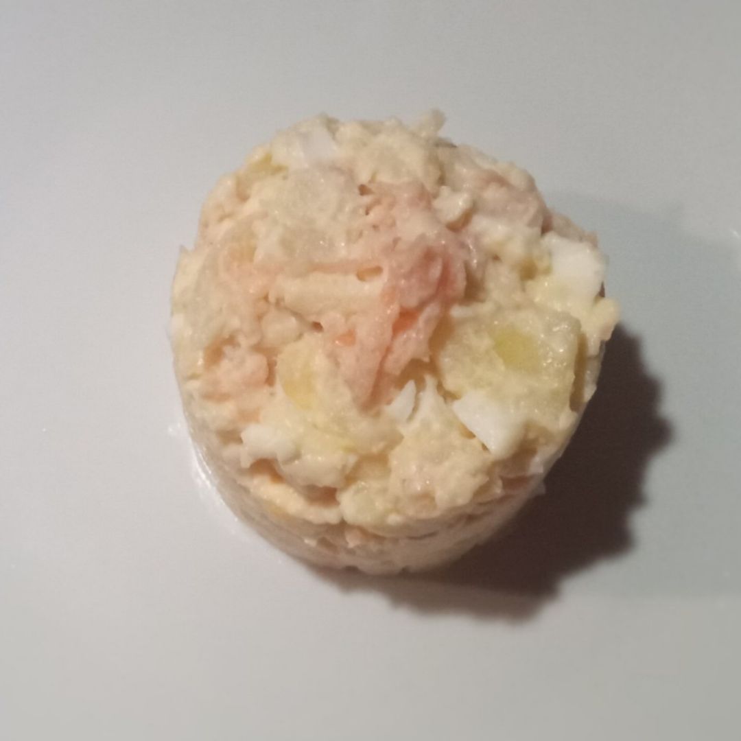 Ensalada de patatas, salmón ahumado, manzana... Ensalada de patatas, salmón ahumado, manzana...