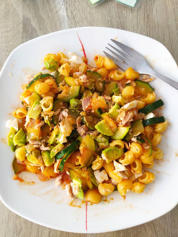 Macarrones con atún y calabacín Macarrones con atún y calabacín