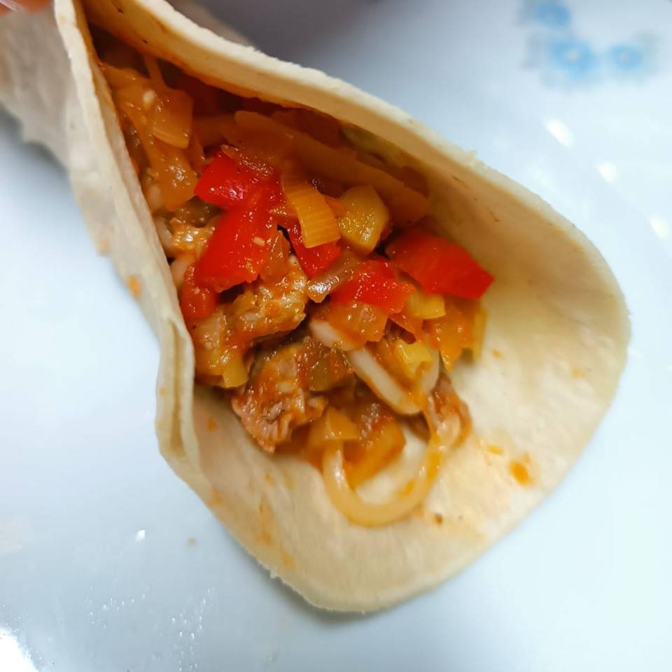 Tacos de carne con verduras Tacos de carne con verduras