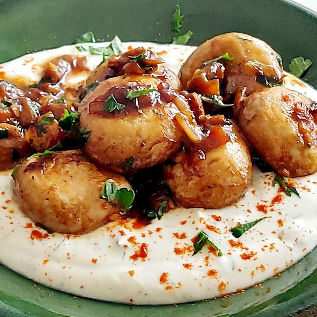 Champiñones salteados con salsa de yogur Champiñones salteados con salsa de yogur
