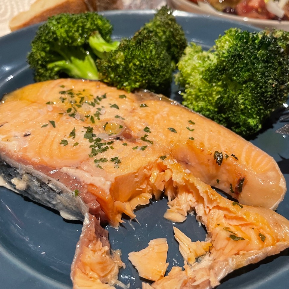 Salmón y Brocoli en airfryer Salmón y Brocoli en airfryer