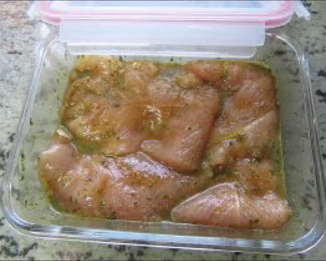 Arroz integral con espárragos y pavo a la plancha, acompañado con tomates Cherry y aguacate. Paso 1 Arroz integral con espárragos y pavo a la plancha, acompañado con tomates Cherry y aguacate. Paso 1