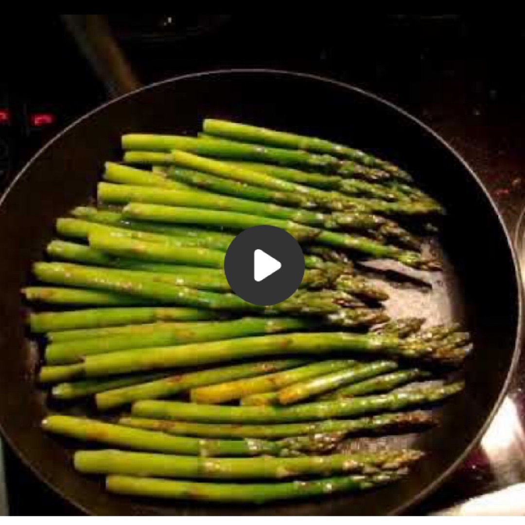 Arroz integral con espárragos y pavo a la plancha, acompañado con tomates Cherry y aguacate. Paso 2 Arroz integral con espárragos y pavo a la plancha, acompañado con tomates Cherry y aguacate. Paso 2